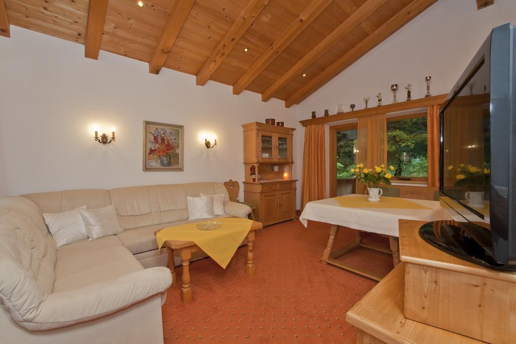 Haus Waldrand Apartment Oberndorf in Tirol Exterior photo